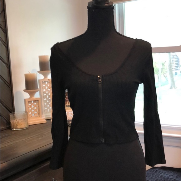 Crop top! - Picture 2 of 2